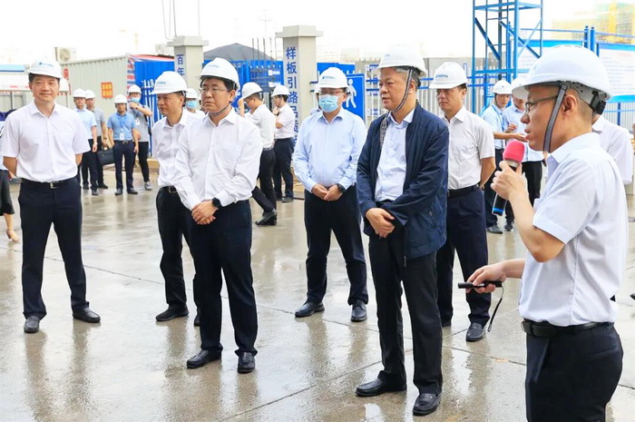 0722【工程公司】省委和省政府领导调研新体育中心等重点工程建设情况_调整大小.jpg