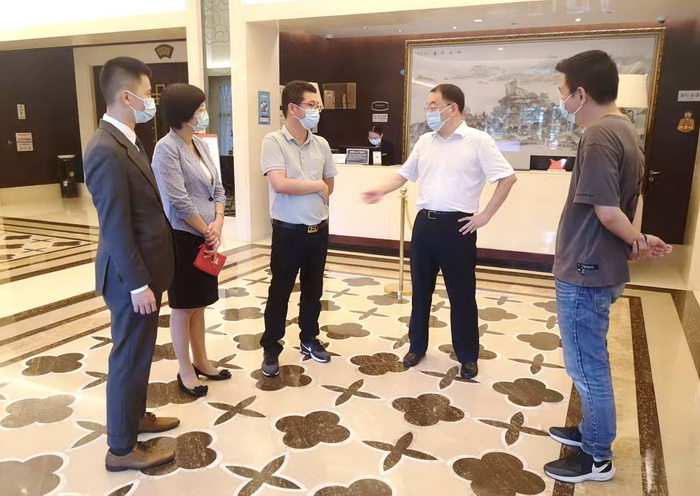 0917【游艇旅游】路桥集团领导到五缘水乡酒店开展疫情防控及生产经营工作调研-1_调整大小.jpg